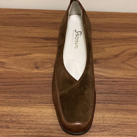 Sioux NWOT Brown Leather Woman’s Low Wedge Slip On Shoe. Size 5 1/2 C. - Picture 2 of 7
